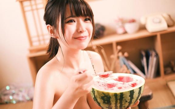 低调晒美食的句子(低调晒美食的句子)