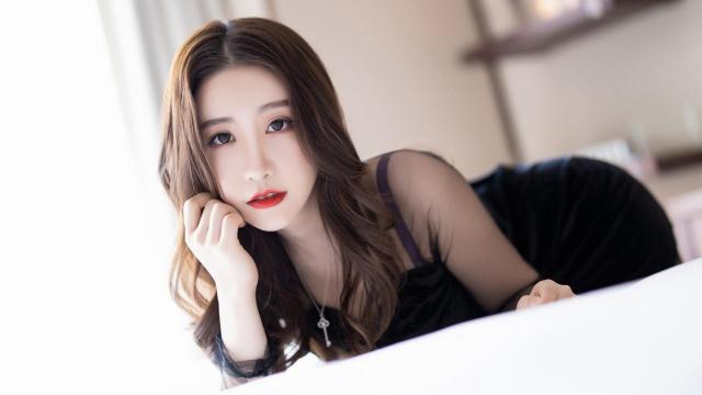 发财树叶子发黄干枯掉落怎么办(发财树的叶子发黄干枯掉落怎么挽救)
