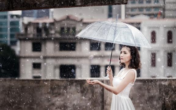 快速烘焙牛奶香蕉蛋糕，让你轻松享受甜点美食