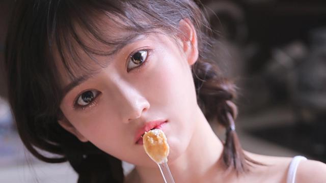 汉堡包里面有什么(请教一下汉堡里面加的都有什么呀谢谢)